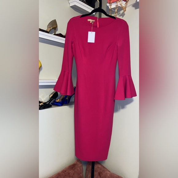 Bell Cuff Sheath Dress
Michael Kors - Picture 13 of 15